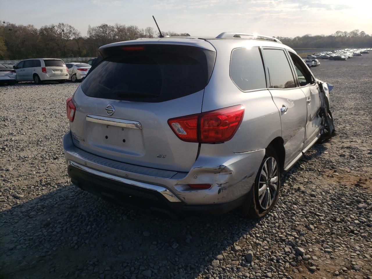 Photo 4 from auction – 2017 NISSAN PATHFINDER with VIN 5N1DR2MNXHC626122