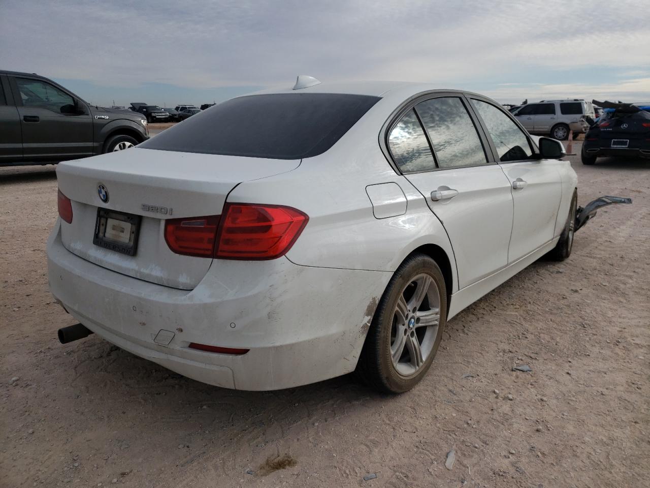 Photo 4 from auction – 2014 BMW 320 I with VIN WBA3B1G56ENS81422