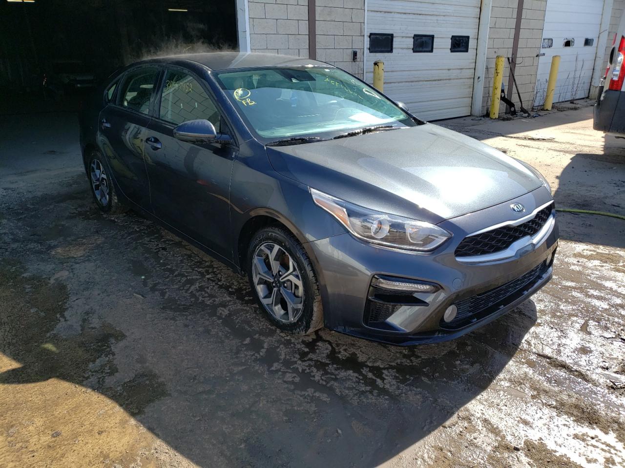 KIA FORTE FE 2020 with VIN 3KPF24AD6LE147237 - Photo from auction