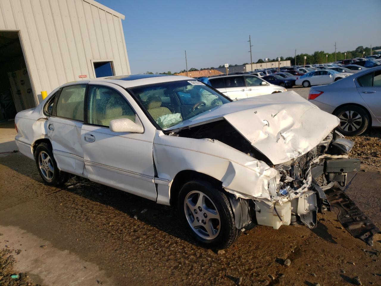 TOYOTA AVALON XL 1998 with VIN 4T1BF18B4WU267755 - Photo from auction