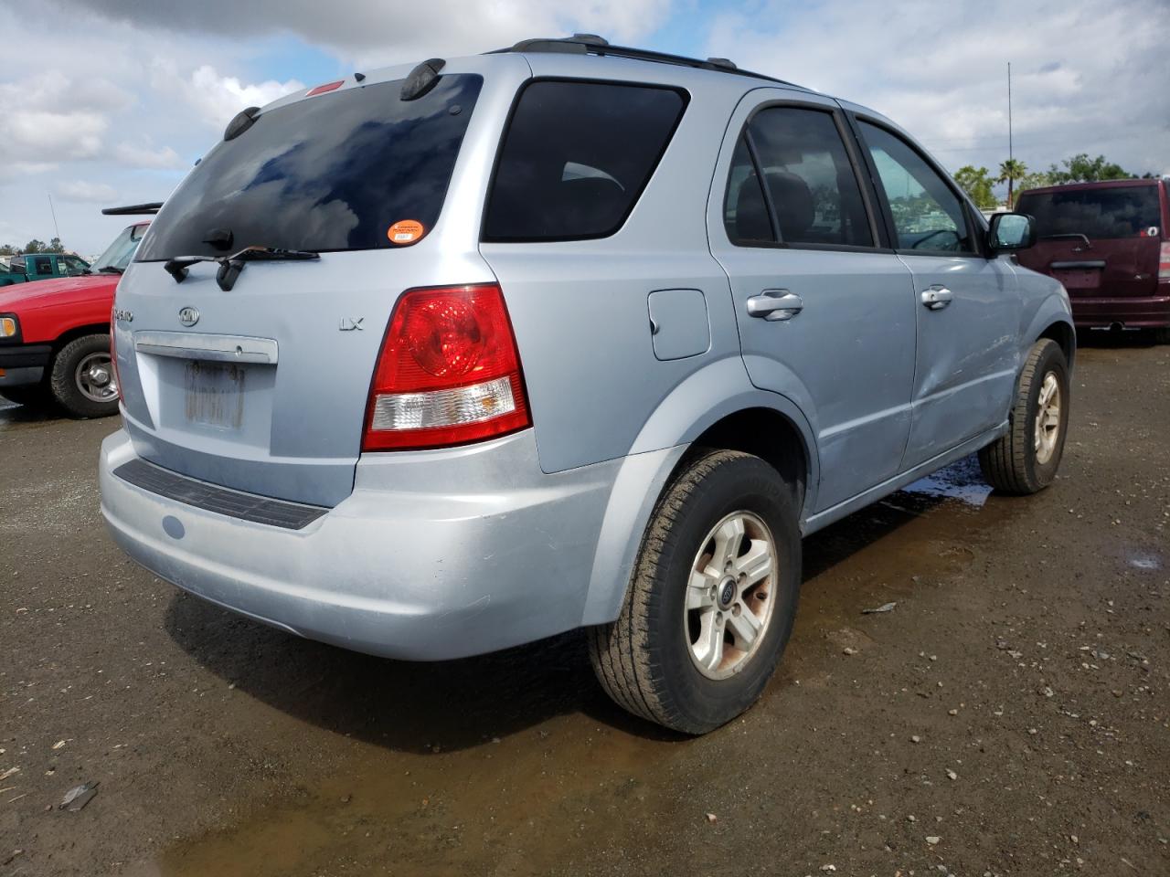 Photo 4 from auction – 2005 KIA SORENTO EX with VIN KNDJD733455447819