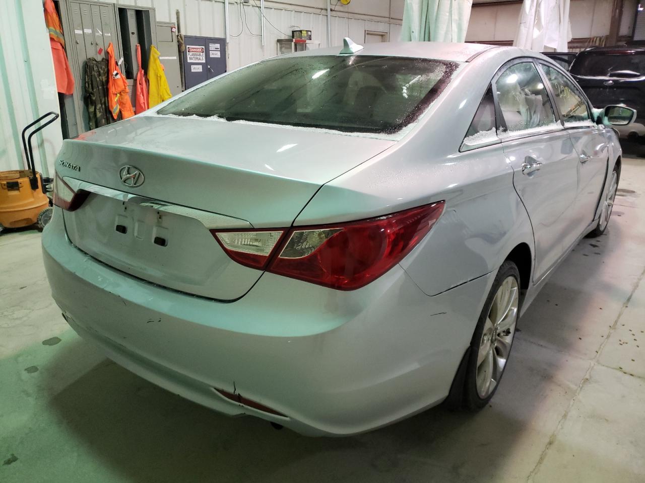 Photo 4 from auction – 2011 HYUNDAI SONATA SE with VIN 5NPEC4AC1BH098314