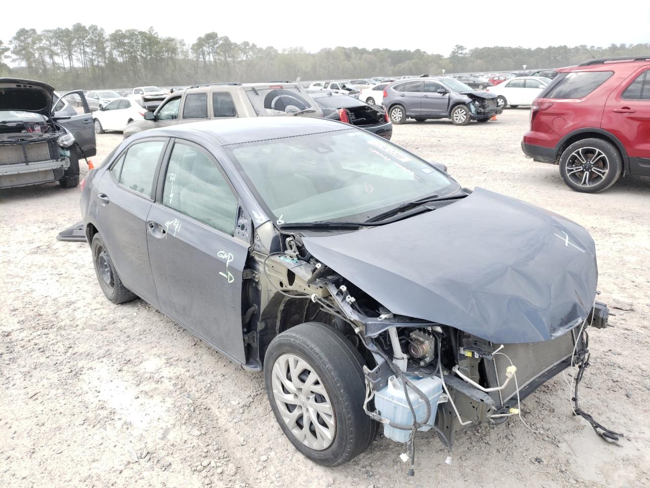 TOYOTA COROLLA L 2018 with VIN 5YFBURHE8JP826894 - Photo from auction