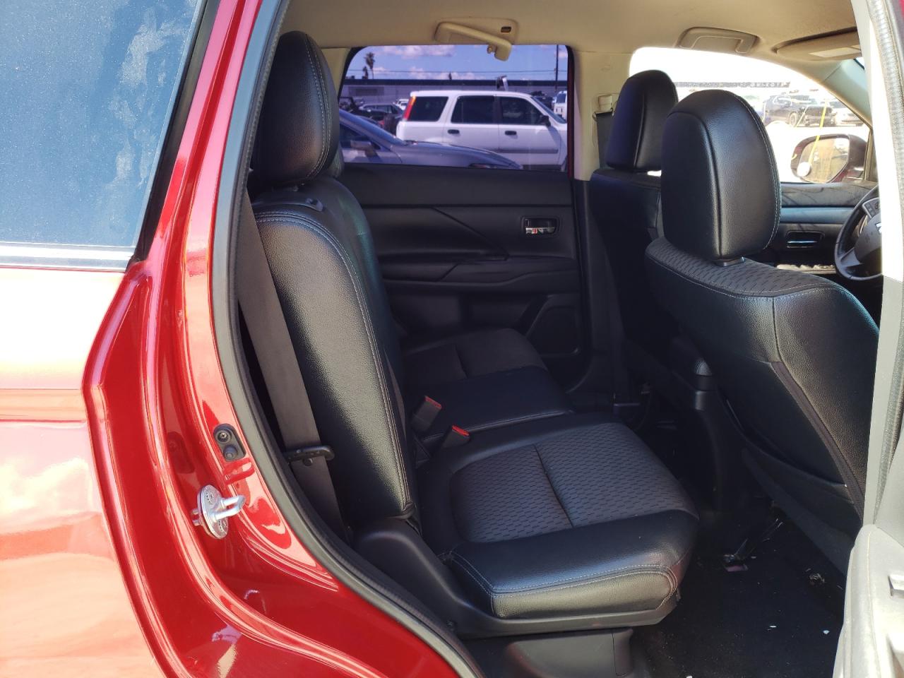 Photo 6 from auction – 2015 MITSUBISHI OUTLANDER with VIN JA4AD3A3XFZ010133
