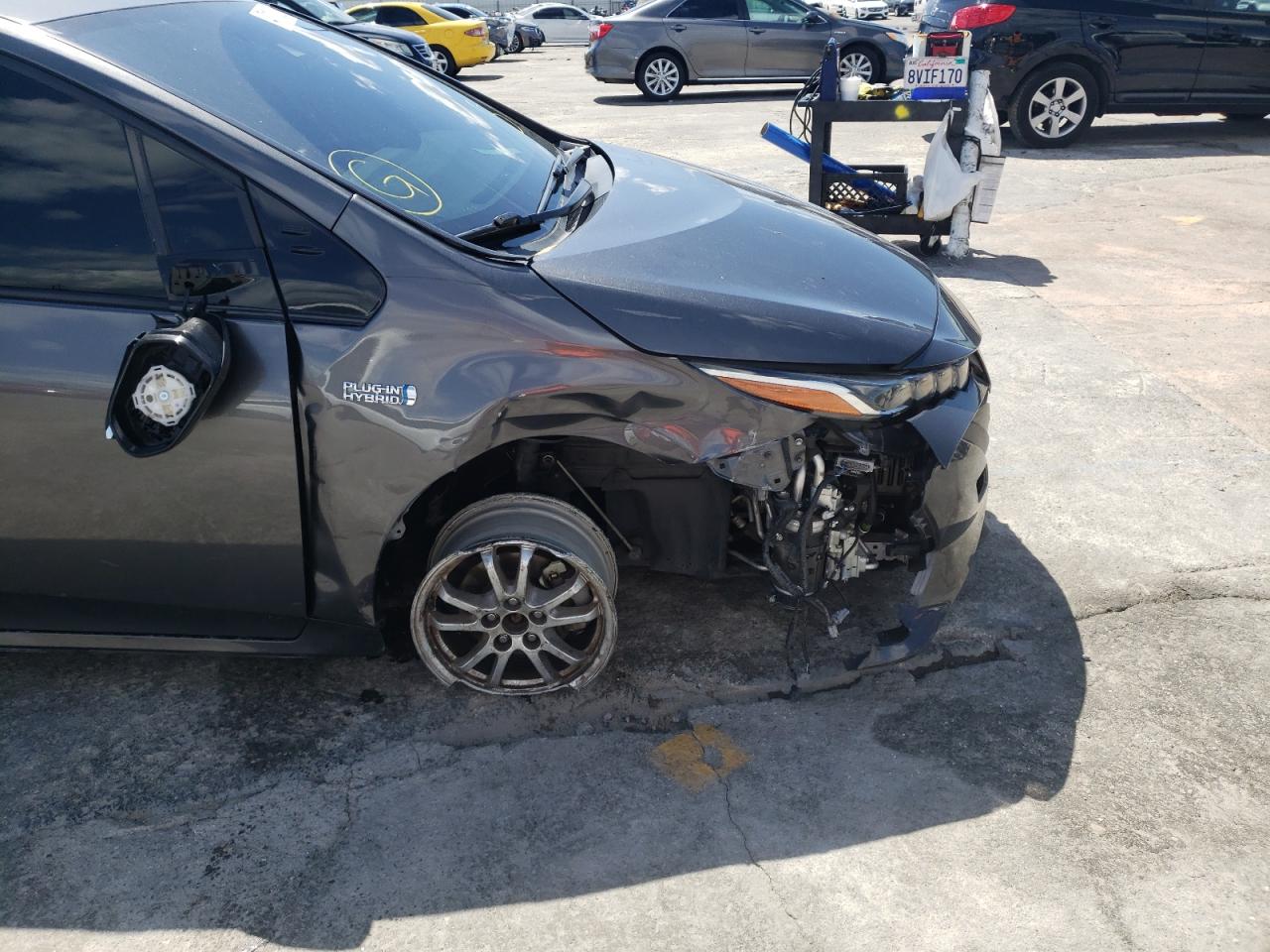 Photo 9 from auction – 2017 TOYOTA PRIUS PRIM with VIN JTDKARFP7H3037488
