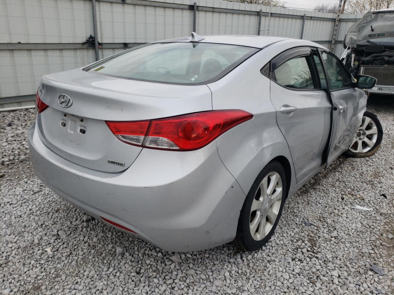 Photo 4 from auction – 2012 HYUNDAI ELANTRA GL with VIN 5NPDH4AE6CH086465