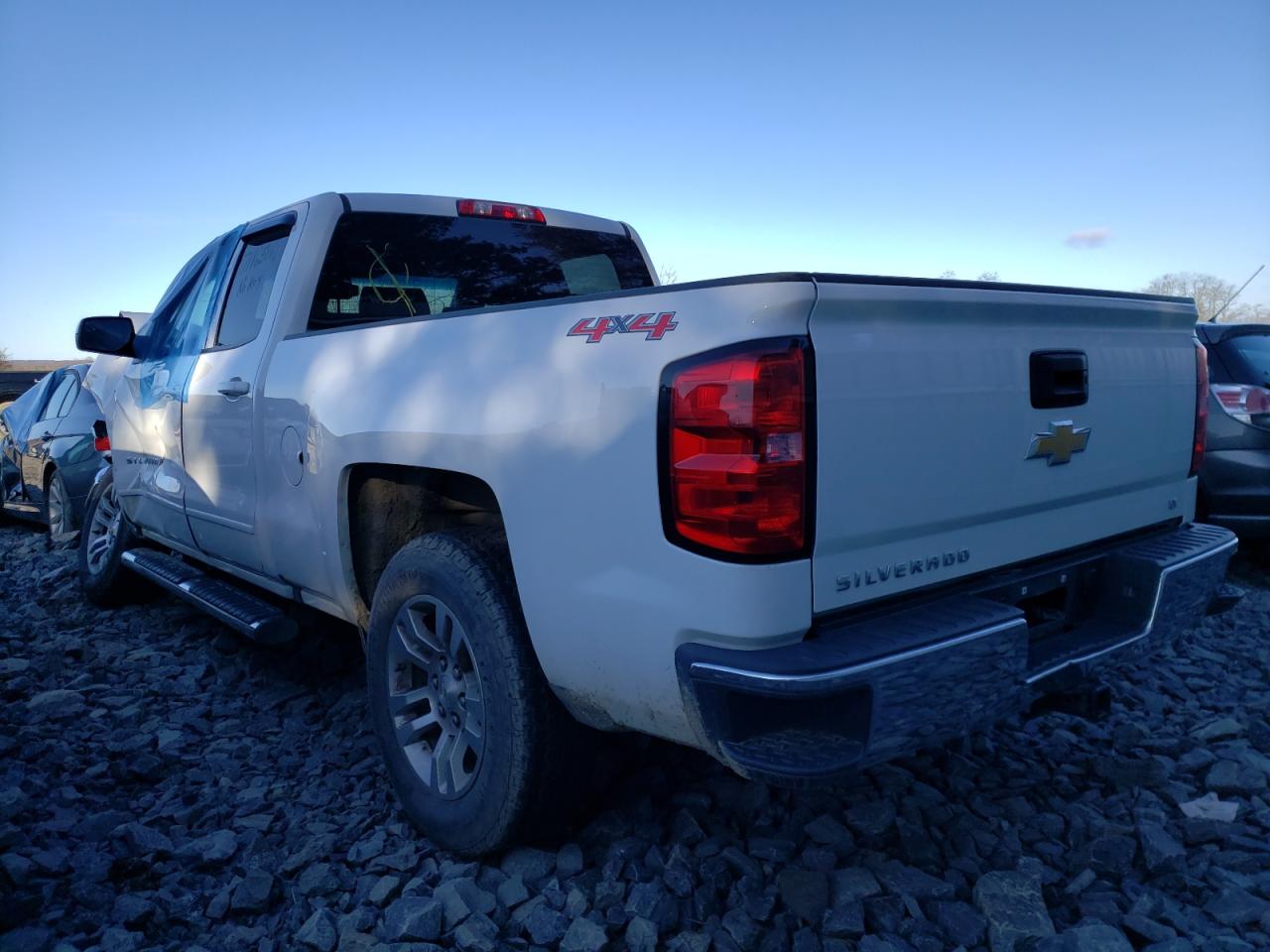 Photo 3 from auction – 2017 CHEVROLET SILVERADO with VIN 1GCVKREC2HZ198997