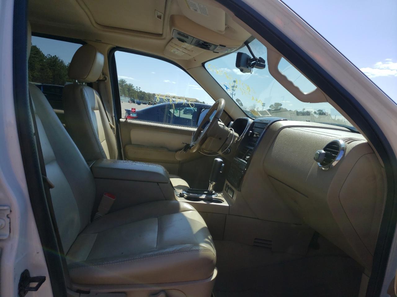 Photo 5 from auction – 2008 FORD EXPLORER with VIN 1FMEU65E28UA45989