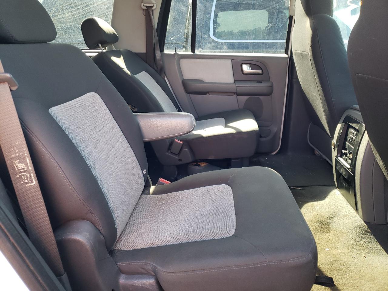 Zdjęcie 6 z aukcji – 2004 FORD EXPEDITION z VIN 1FMPU15L24LA74676