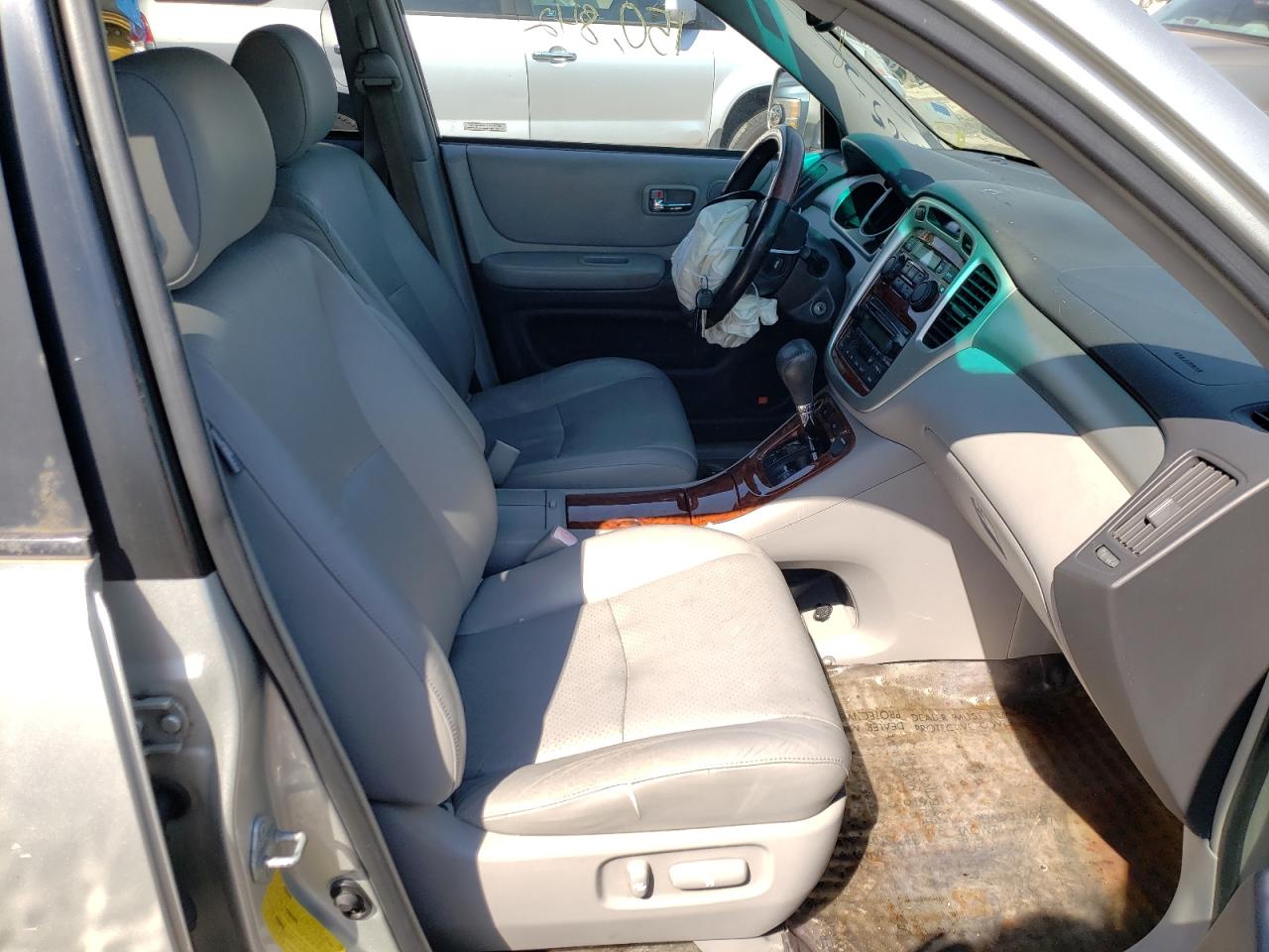 Photo 5 from auction – 2005 TOYOTA HIGHLANDER with VIN JTEDP21A850051359