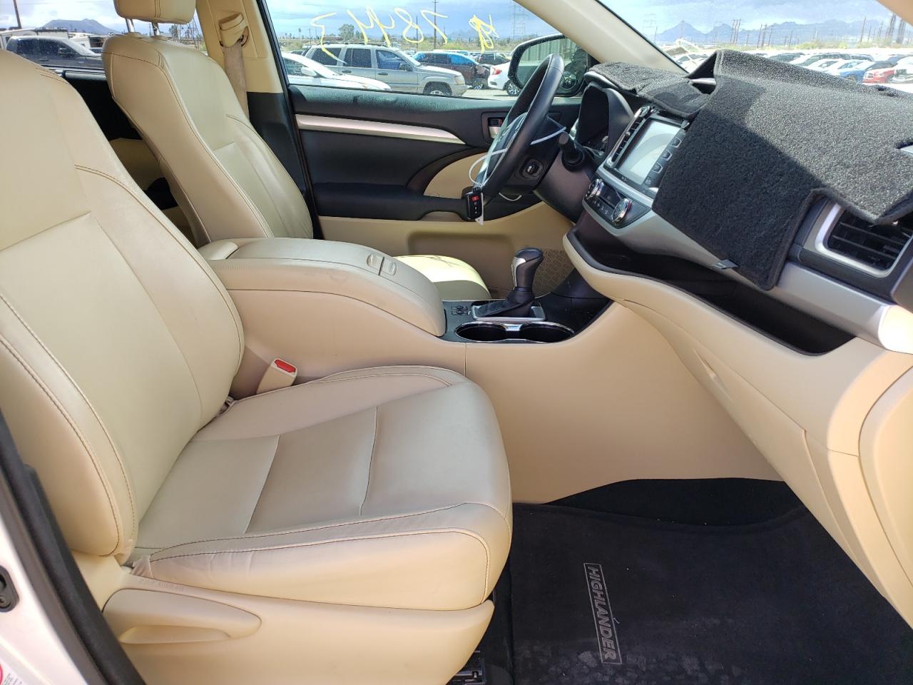 Photo 5 from auction – 2015 TOYOTA HIGHLANDER with VIN 5TDKKRFH9FS092333