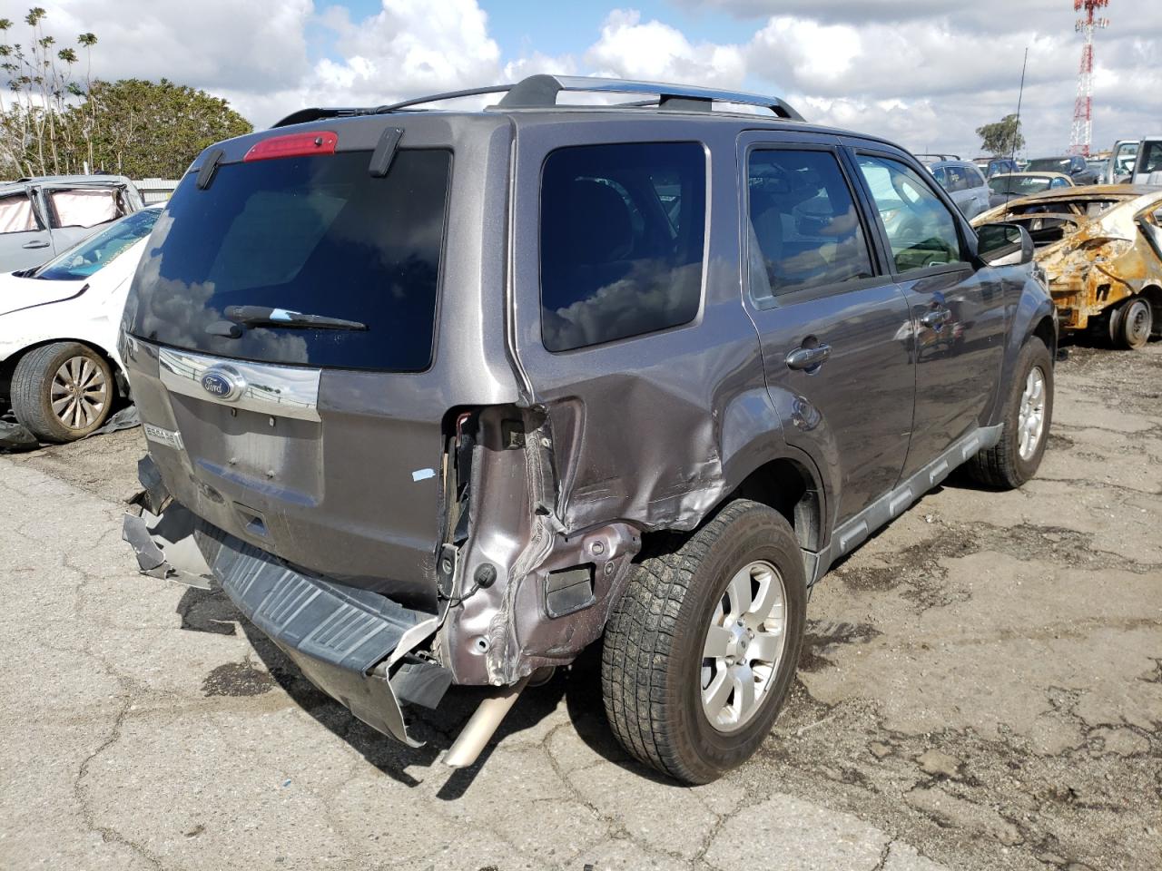 Photo 4 from auction – 2011 FORD ESCAPE LIM with VIN 1FMCU0E70BKC25030