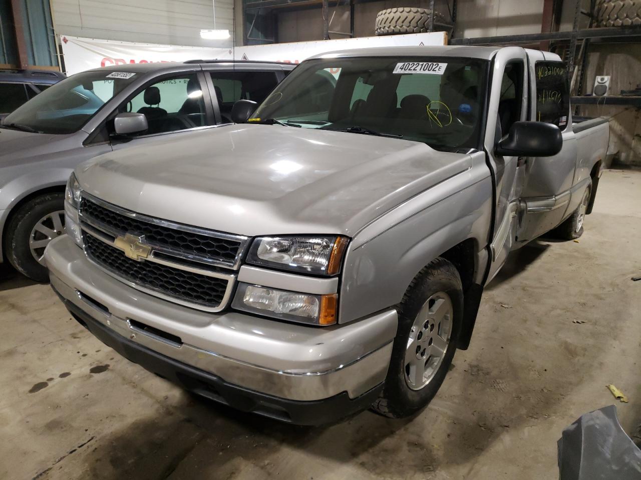 Photo 2 from auction – 2006 CHEVROLET SILVERADO with VIN 2GCEC19T161118362