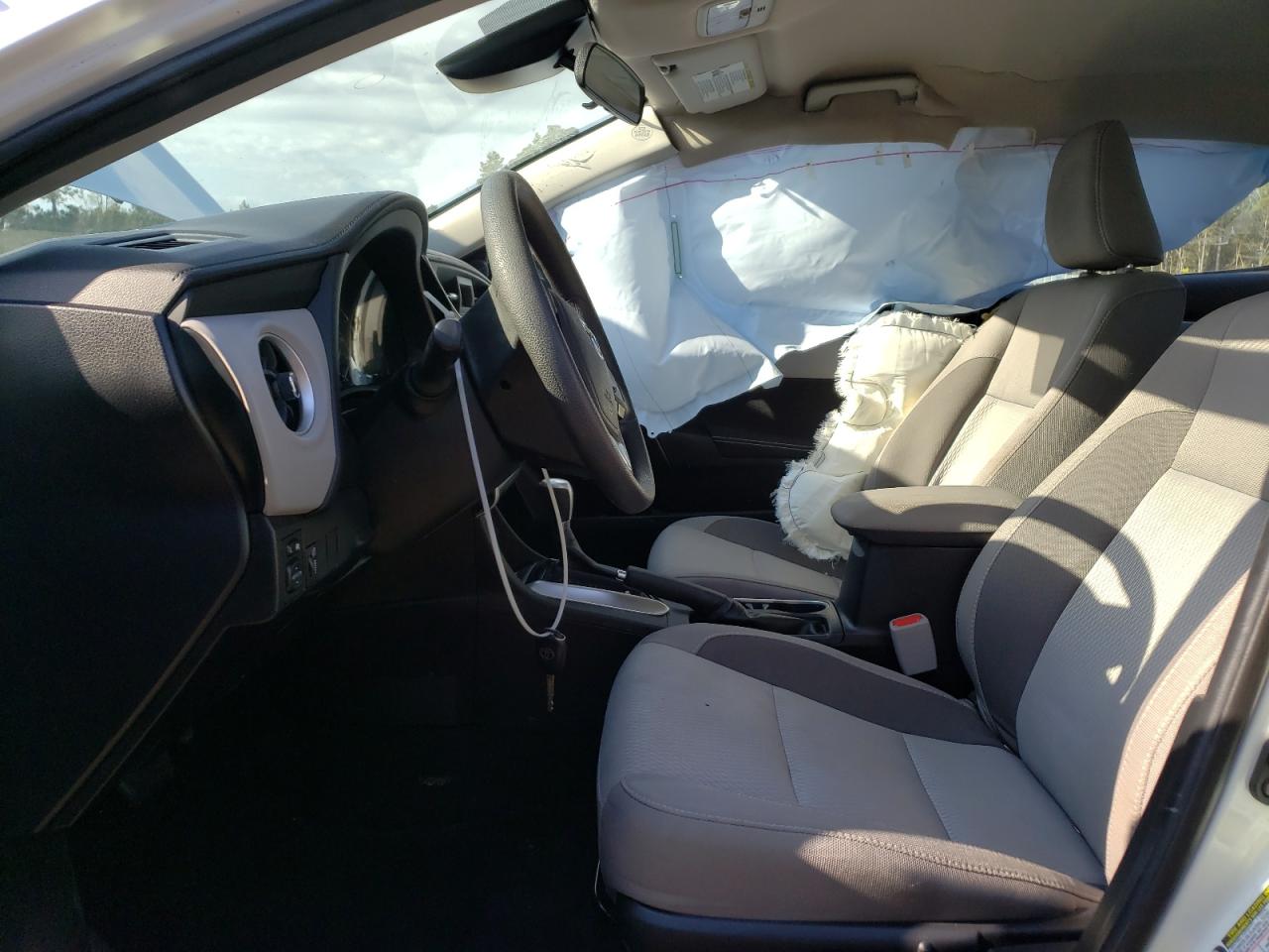 Photo 5 from auction – 2018 TOYOTA COROLLA L with VIN 2T1BURHE2JC041304
