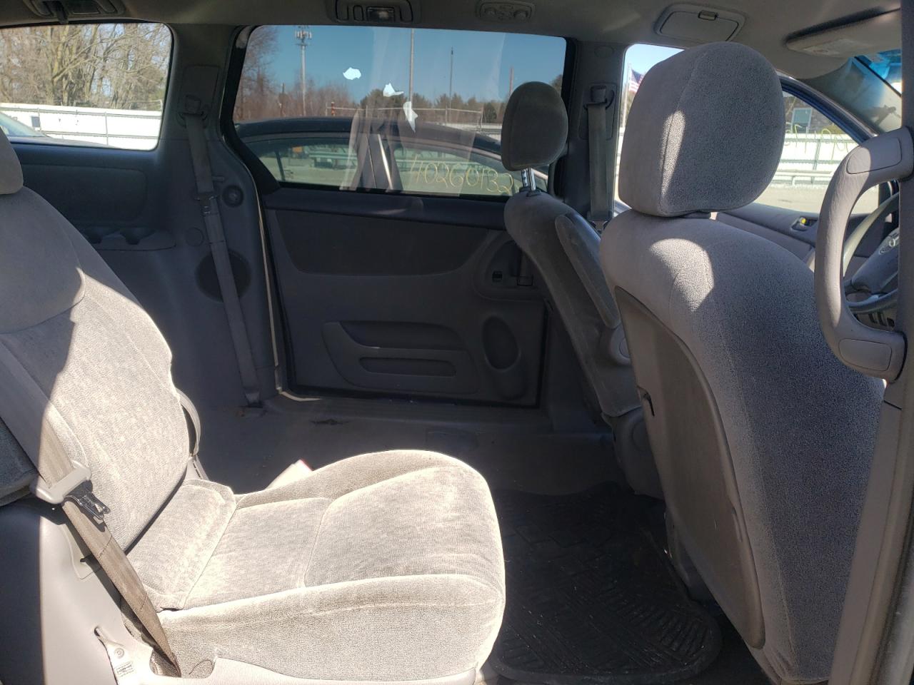 Photo 6 from auction – 2004 TOYOTA SIENNA CE with VIN 5TDZA23C94S109825