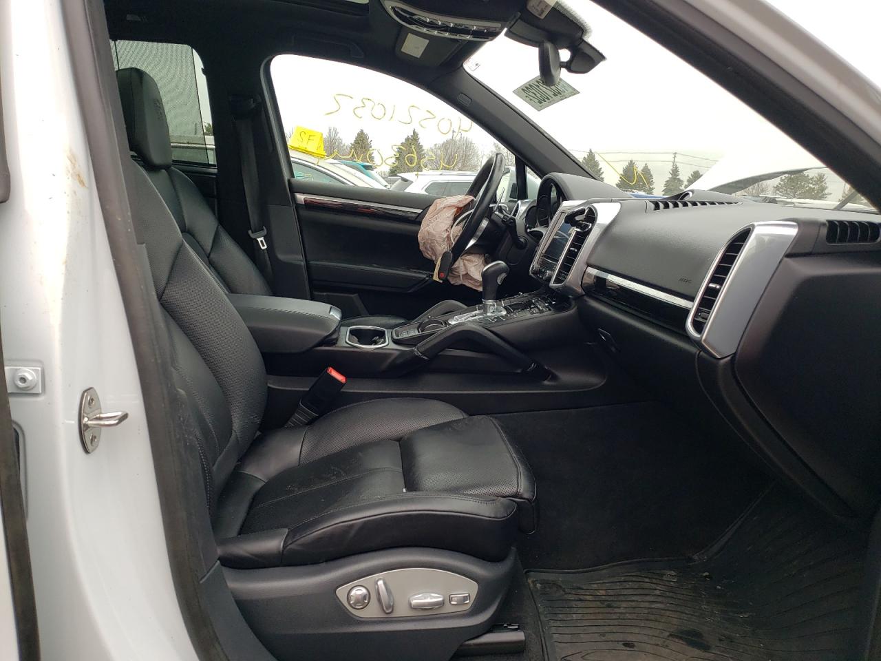 Photo 5 from auction – 2017 PORSCHE CAYENNE with VIN WP1AA2A20HKA80833