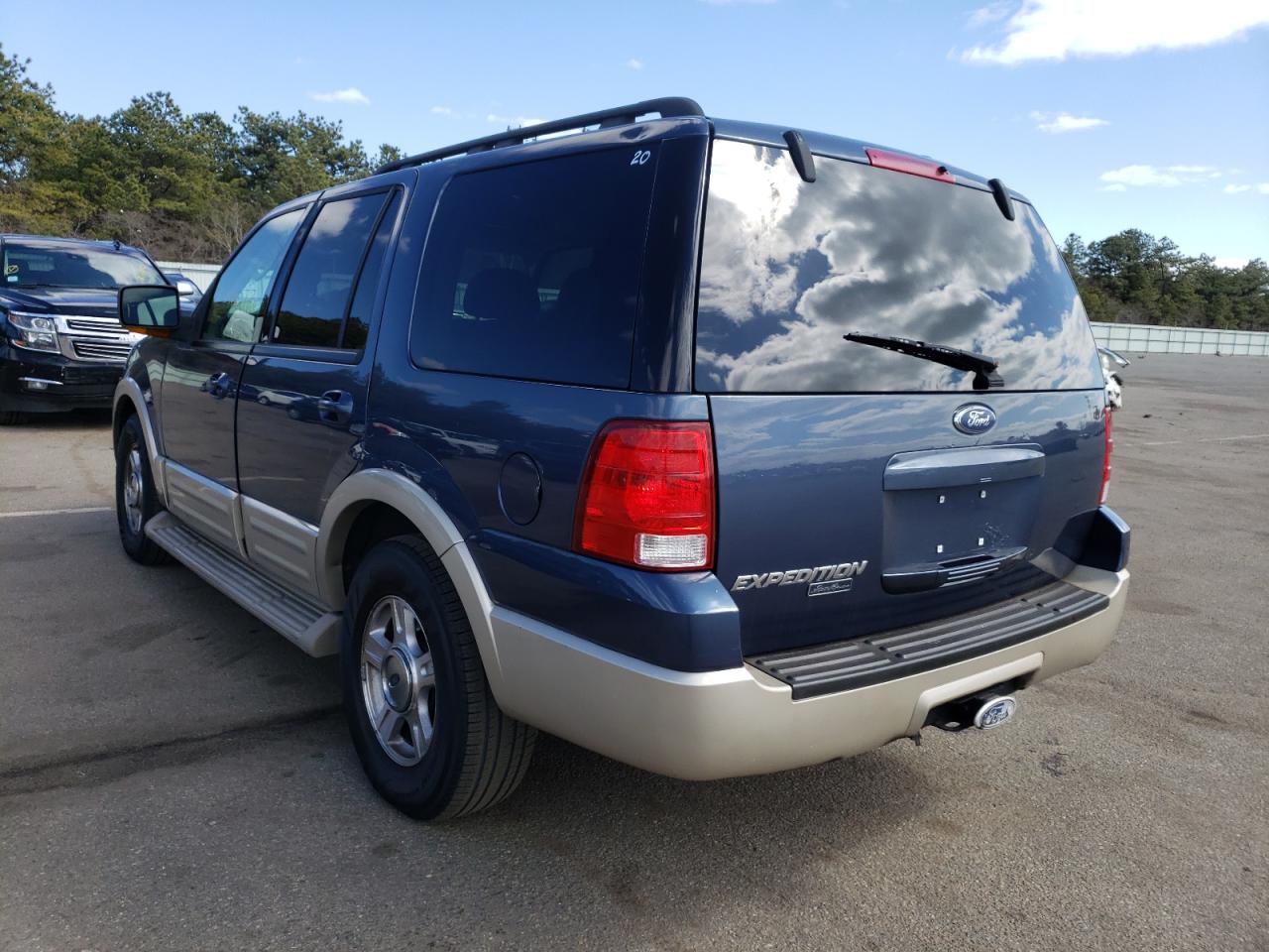 Photo 3 from auction – 2005 FORD EXPEDITION with VIN 1FMPU18575LA00636