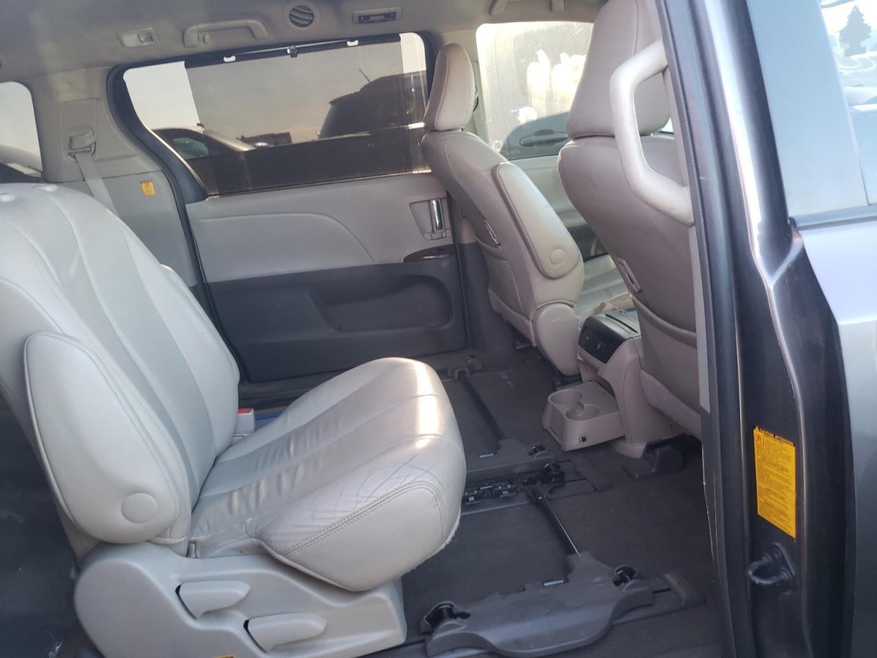 Photo 20 from auction – 2013 TOYOTA SIENNA XLE with VIN 5TDYK3DC8DS337716