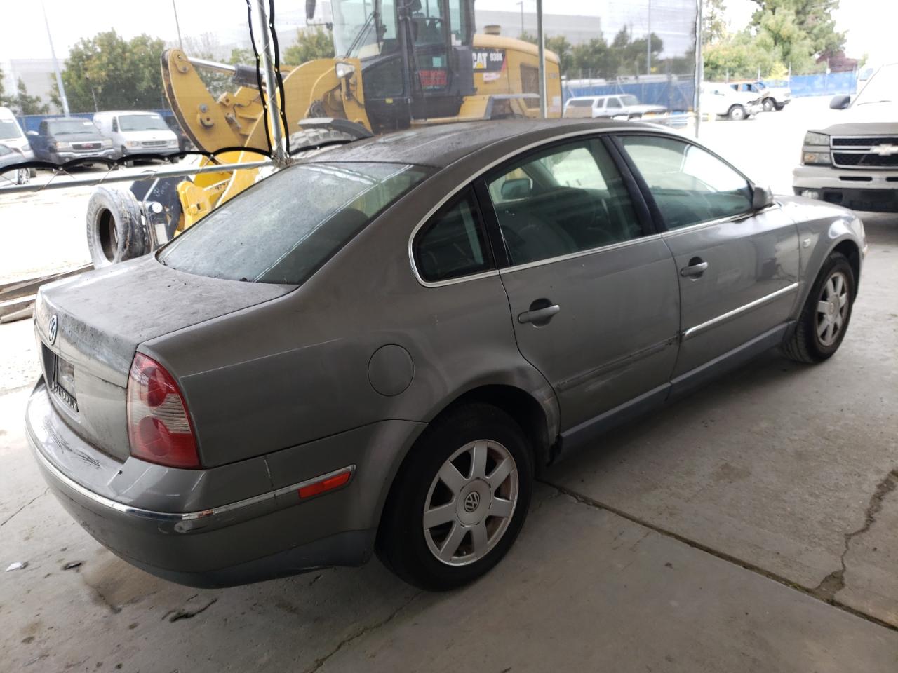 Photo 4 from auction – 2004 VOLKSWAGEN PASSAT GL with VIN WVWMD63B64P044569