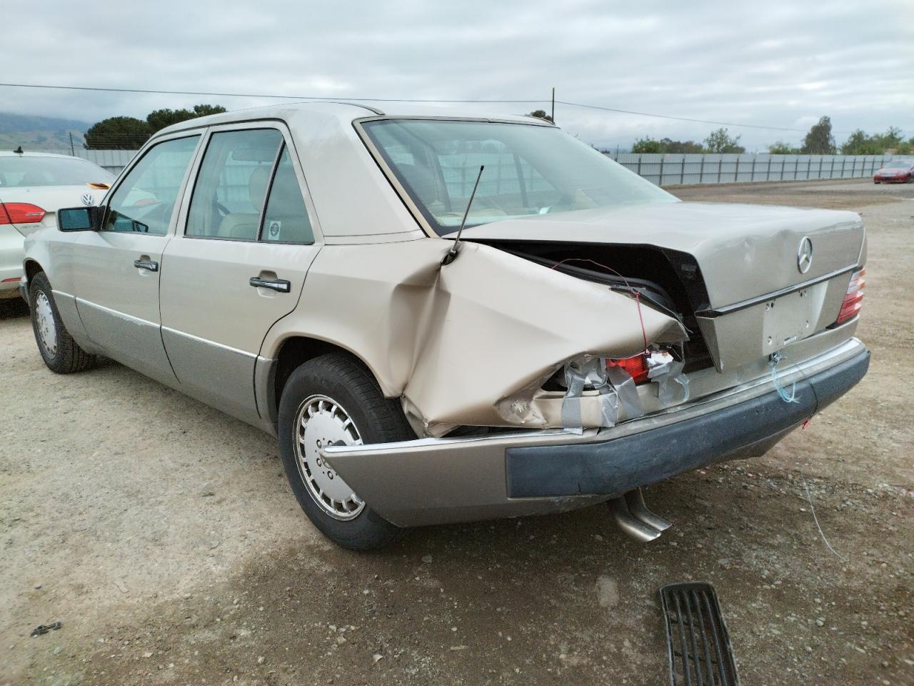 Photo 3 from auction – 1991 MERCEDES-BENZ 300 E with VIN WDBEA30D7MB483468