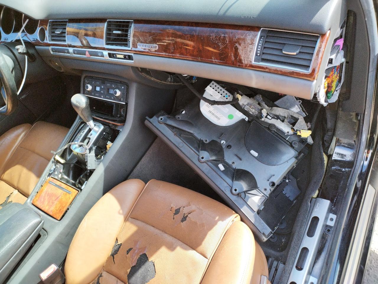 Photo 9 from auction – 2004 AUDI A8 L QUATT with VIN WAUML44E44N021400