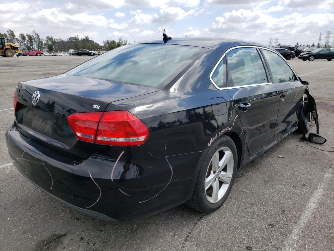 Photo 4 from auction – 2012 VOLKSWAGEN PASSAT SE with VIN 1VWBP7A34CC023741