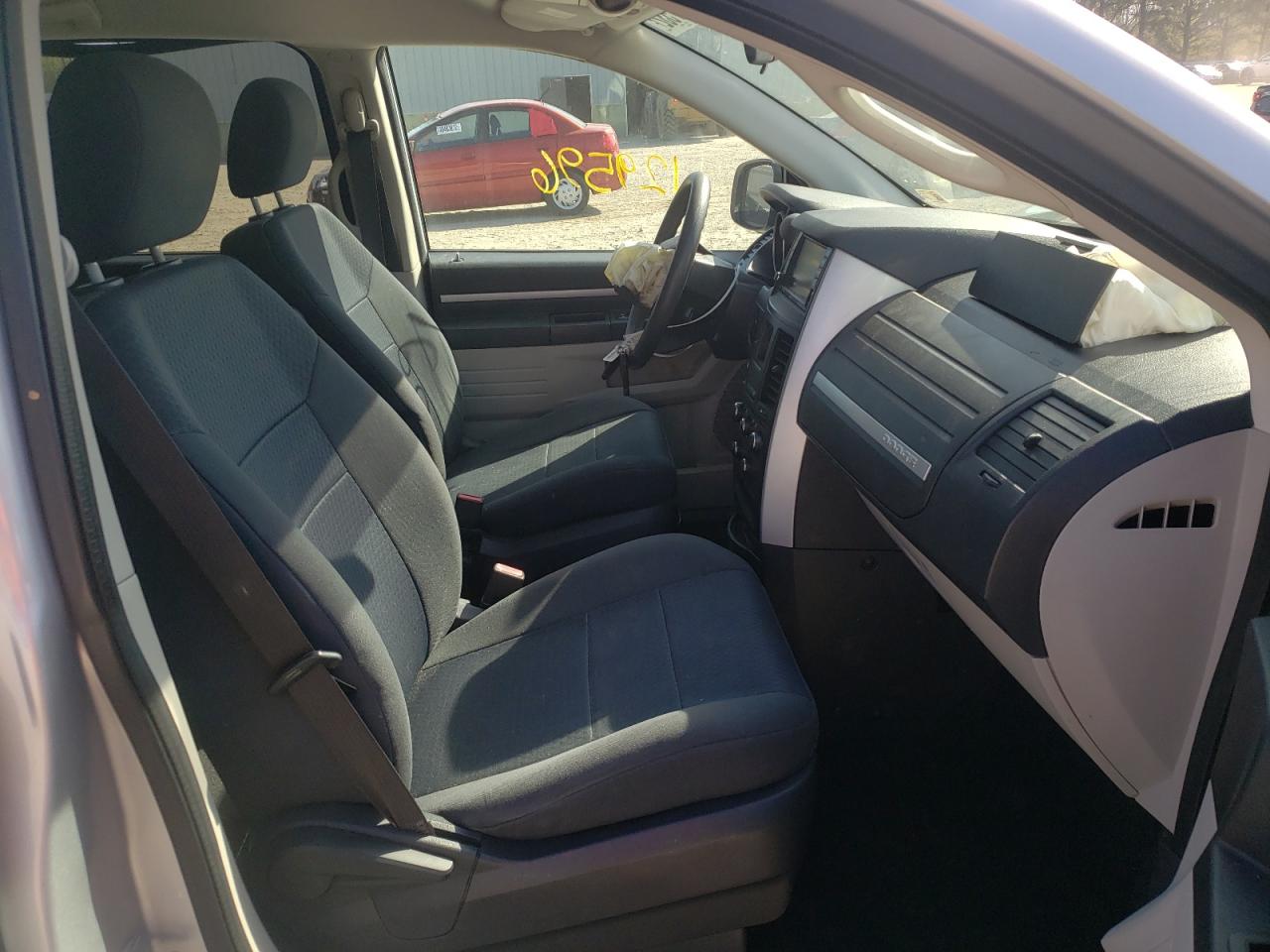 Photo 5 from auction – 2010 DODGE GRAND CARA with VIN 2D4RN4DE0AR102138