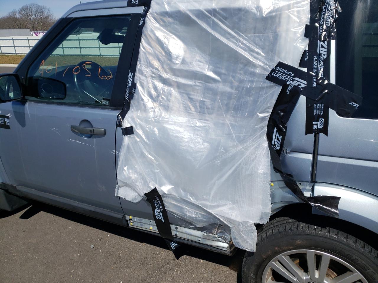 Photo 9 from auction – 2011 LAND ROVER LR4 HSE LU with VIN SALAK2D45BA596090