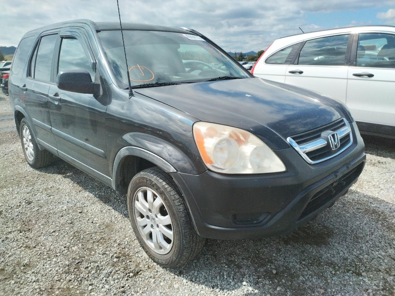 HONDA CR-V LX 2005 with VIN JHLRD68585C018799 - Photo from auction