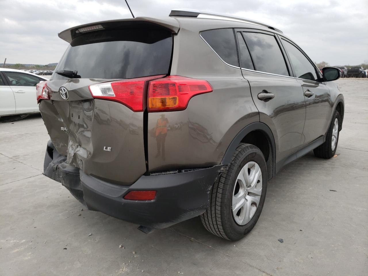 Photo 4 from auction – 2015 TOYOTA RAV4 LE with VIN JTMZFREV3FD048222