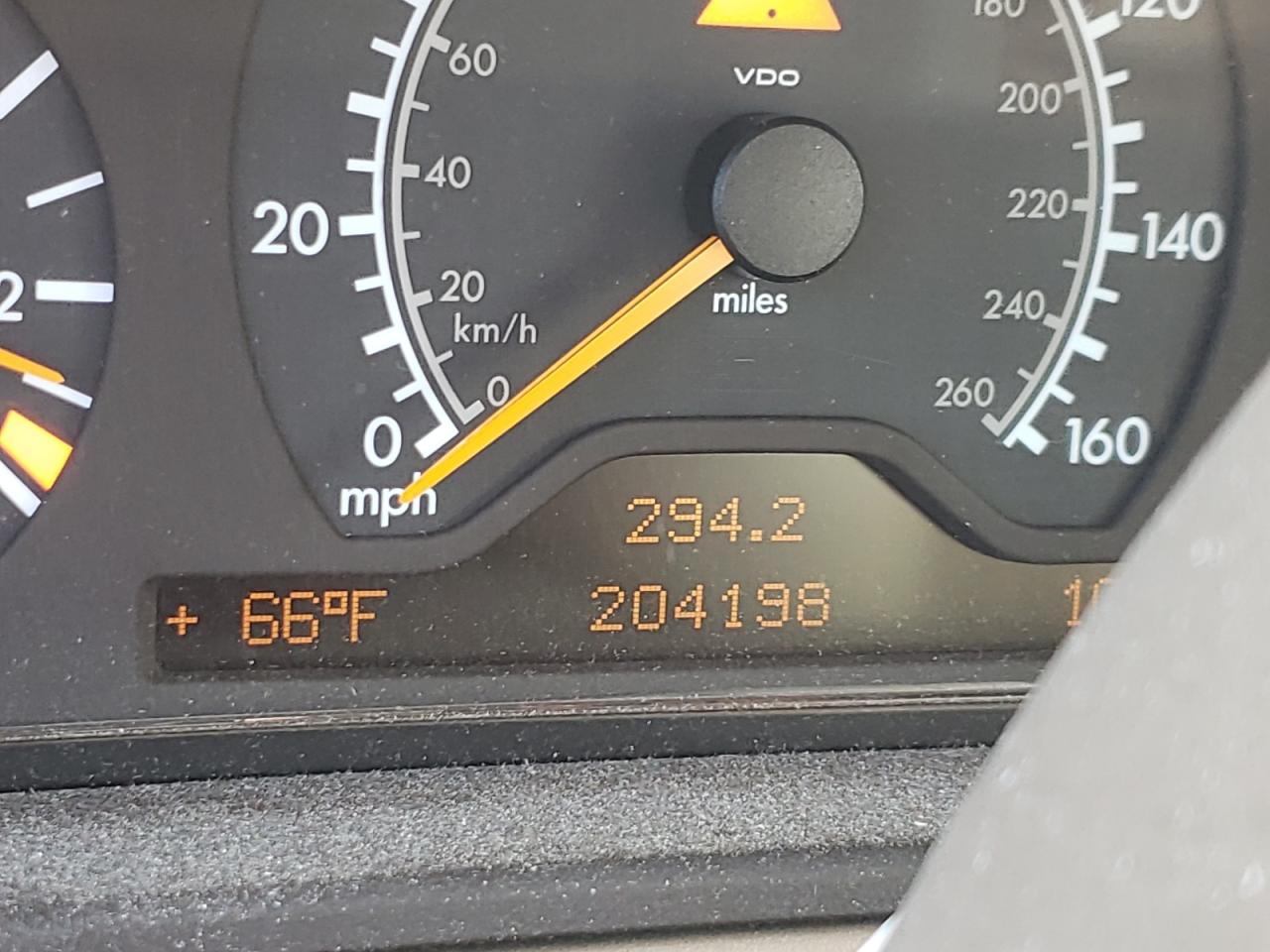 Photo 8 from auction – 1999 MERCEDES-BENZ E 320 with VIN WDBJF65H5XA721647