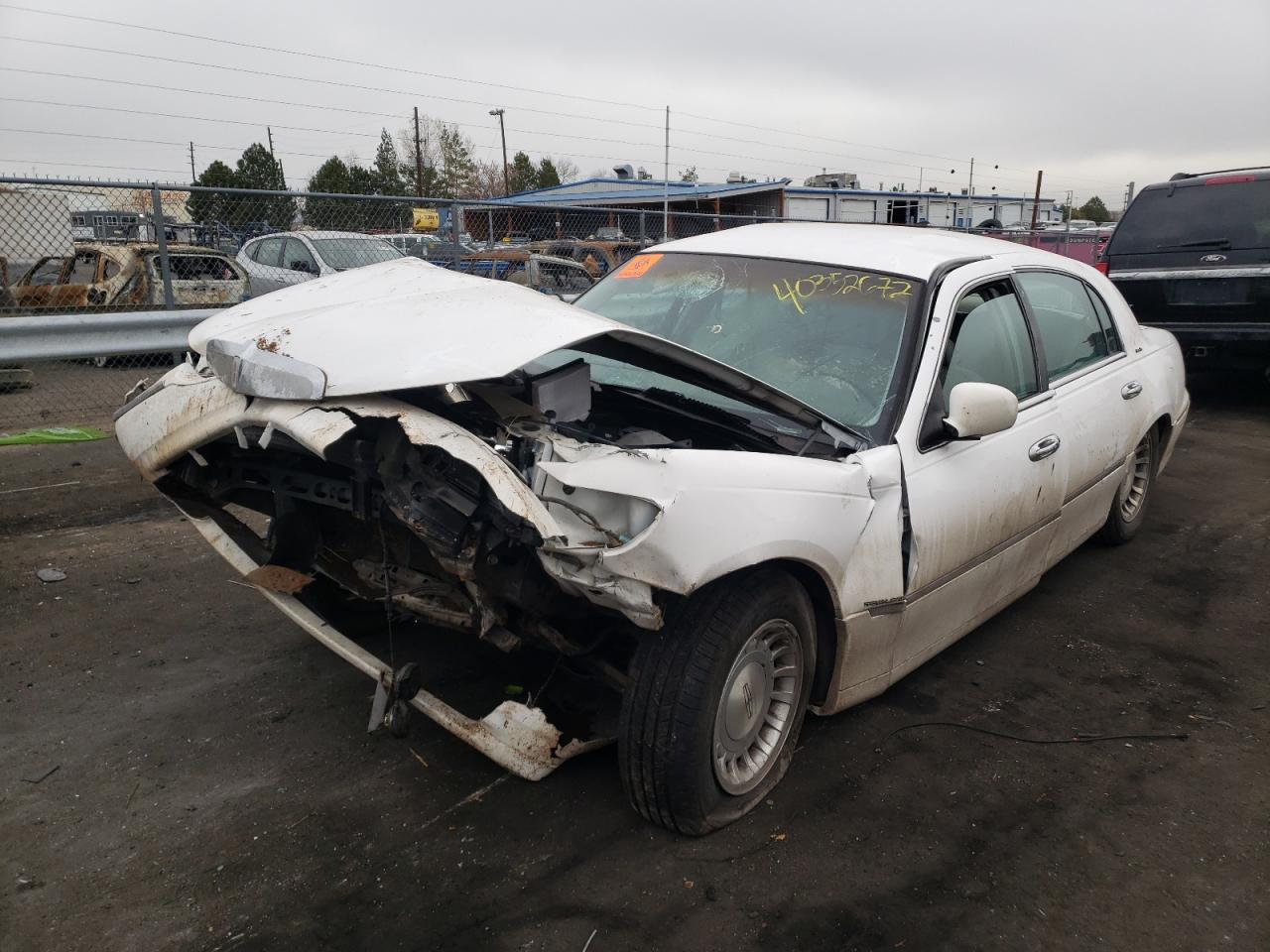 Photo 2 from auction – 1998 LINCOLN TOWN CAR E with VIN 1LNFM81W2WY655136