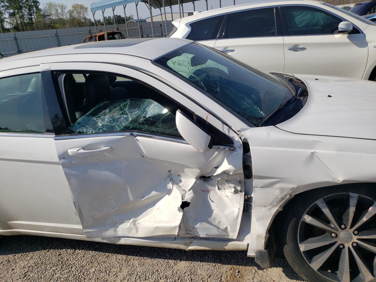 Photo 9 from auction – 2014 CHRYSLER 200 LIMITE with VIN 1C3CCBCG4EN136073