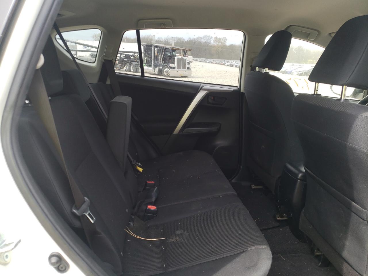 Photo 6 from auction – 2017 TOYOTA RAV4 LE with VIN JTMZFREV7HJ717354