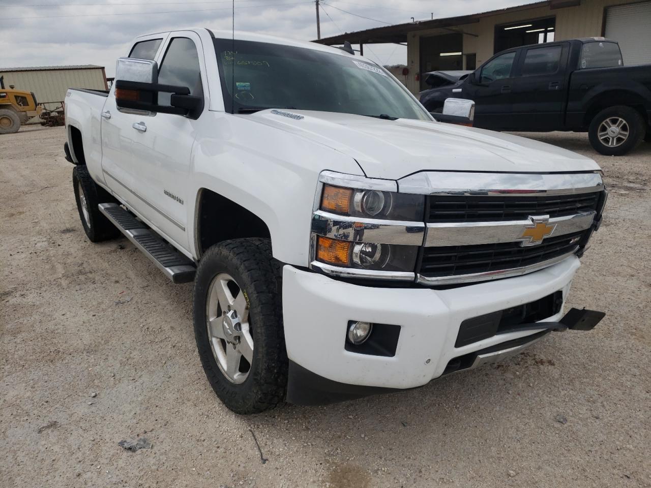 CHEVROLET SILVERADO 2015 with VIN 1GC1KWE84FF657809 - Photo from auction