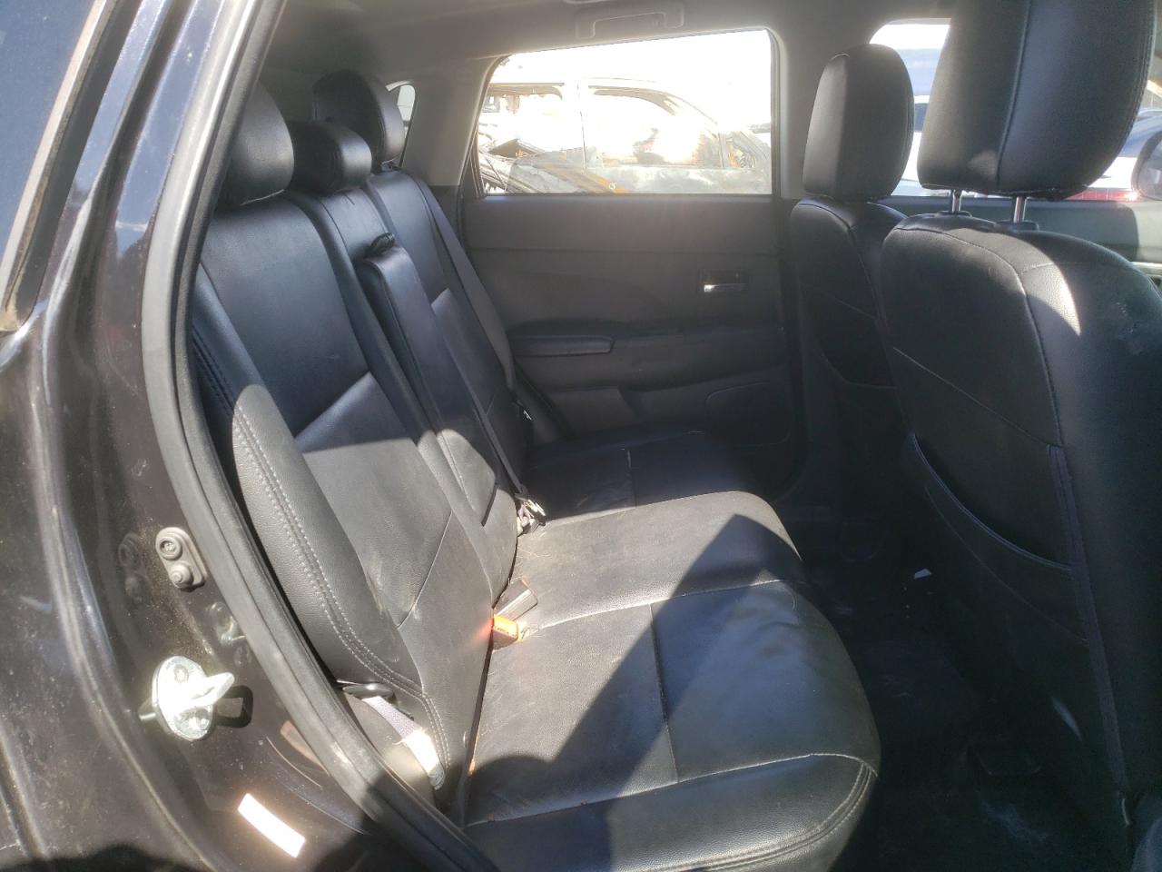Photo 6 from auction – 2011 MITSUBISHI OUTLANDER with VIN JA4AR4AU3BZ008282