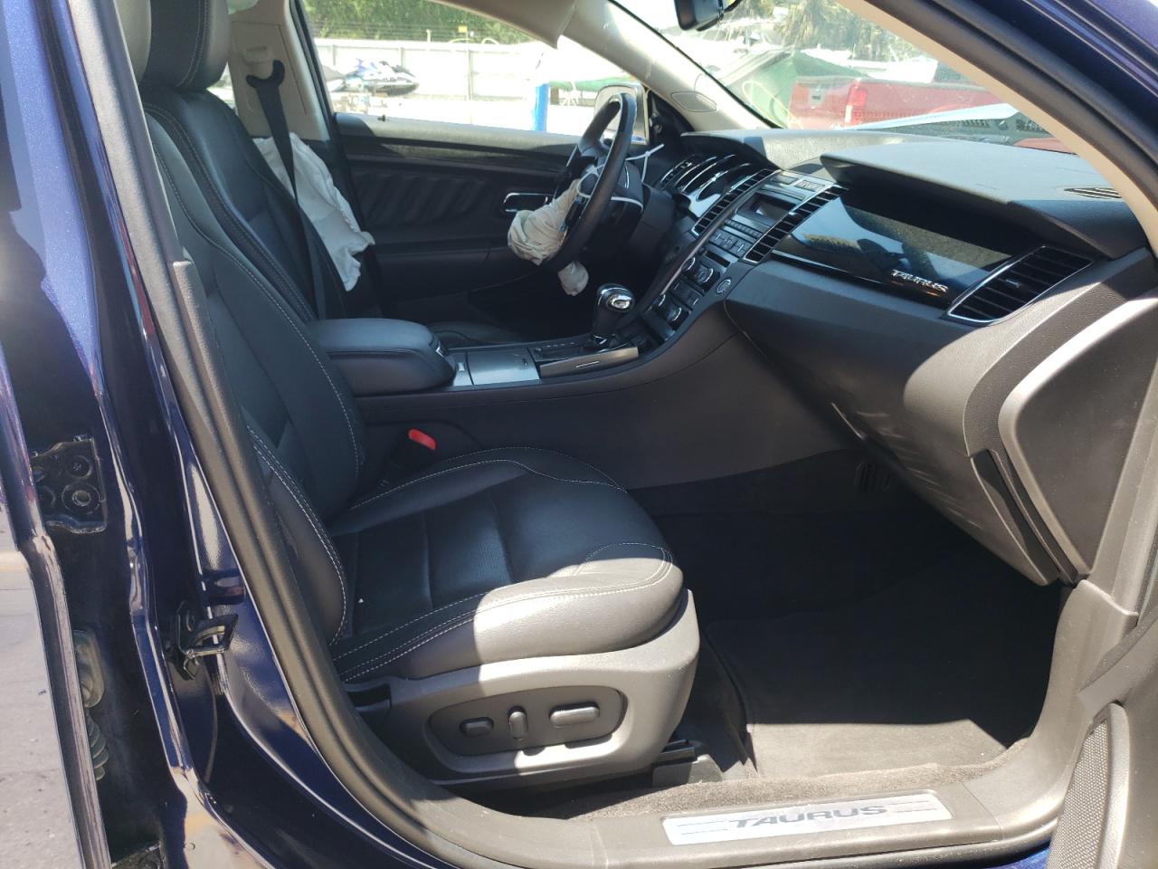Photo 5 from auction – 2011 FORD TAURUS LIM with VIN 1FAHP2FW7BG188957