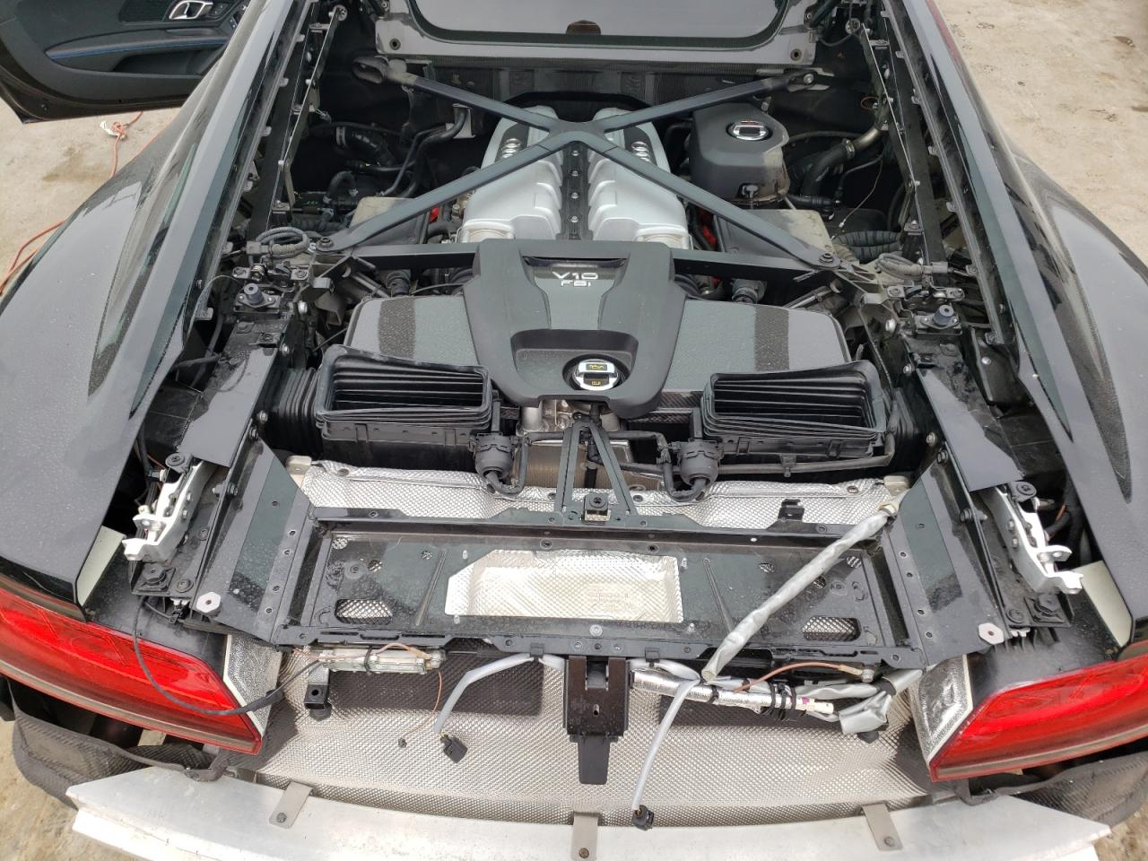 Photo 7 from auction – 2018 AUDI R8 5.2 PLU with VIN WUAKBAFX6J7901320
