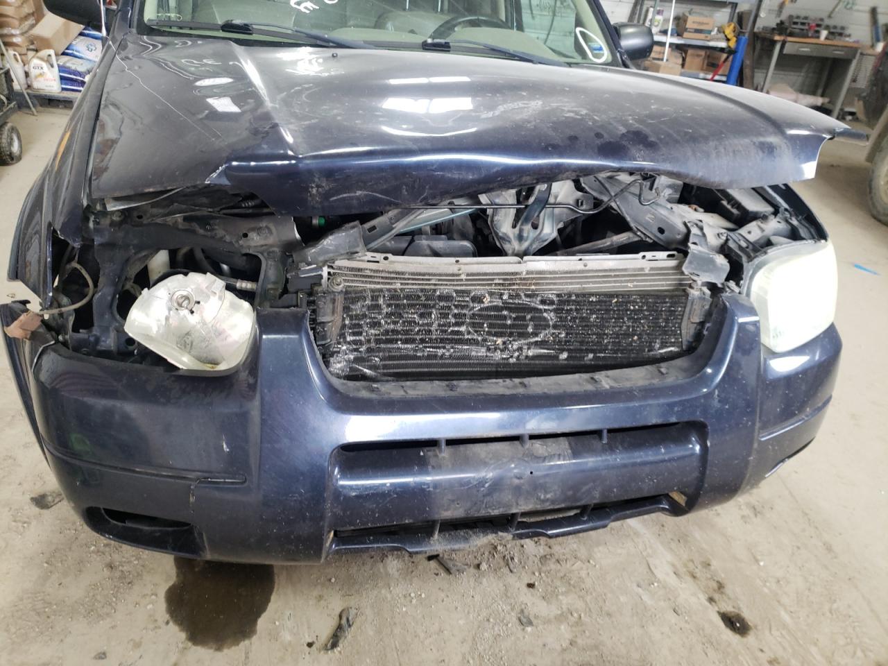 Photo 9 from auction – 2004 FORD ESCAPE LIM with VIN 1FMCU94134KA70445