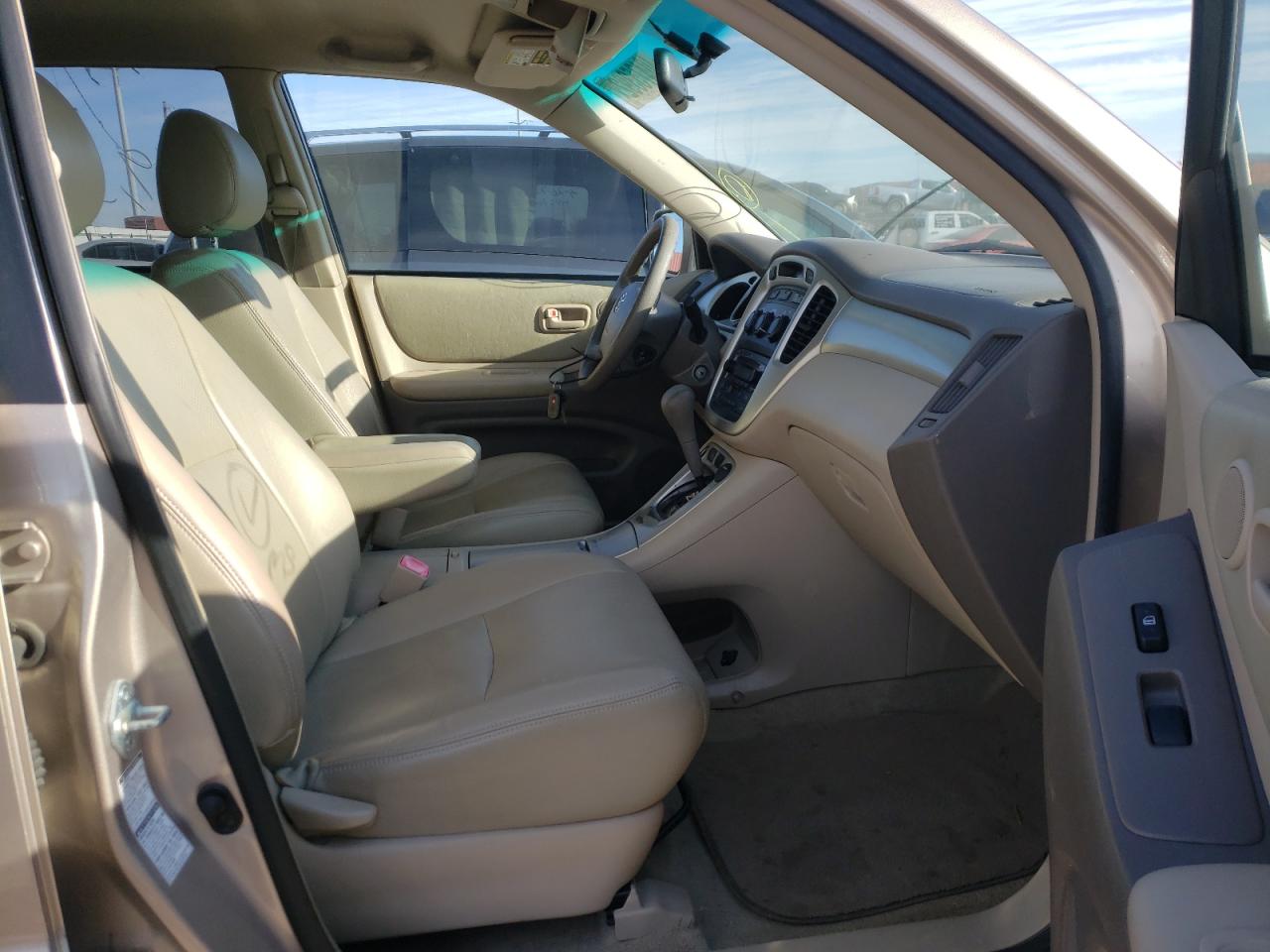 Photo 5 from auction – 2005 TOYOTA HIGHLANDER with VIN JTEEP21AX50069172