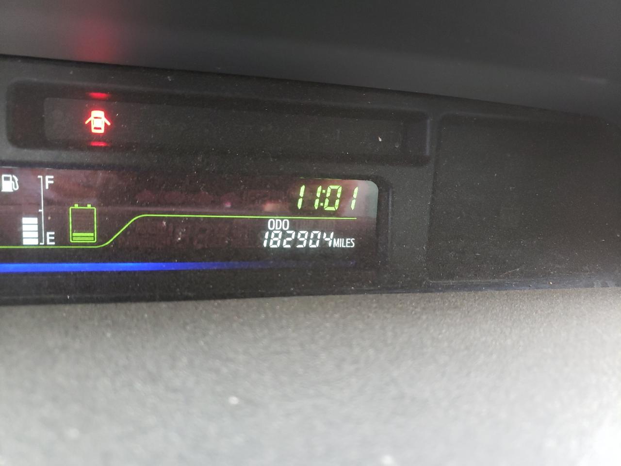 Photo 8 from auction – 2014 TOYOTA PRIUS V with VIN JTDZN3EU2EJ010665