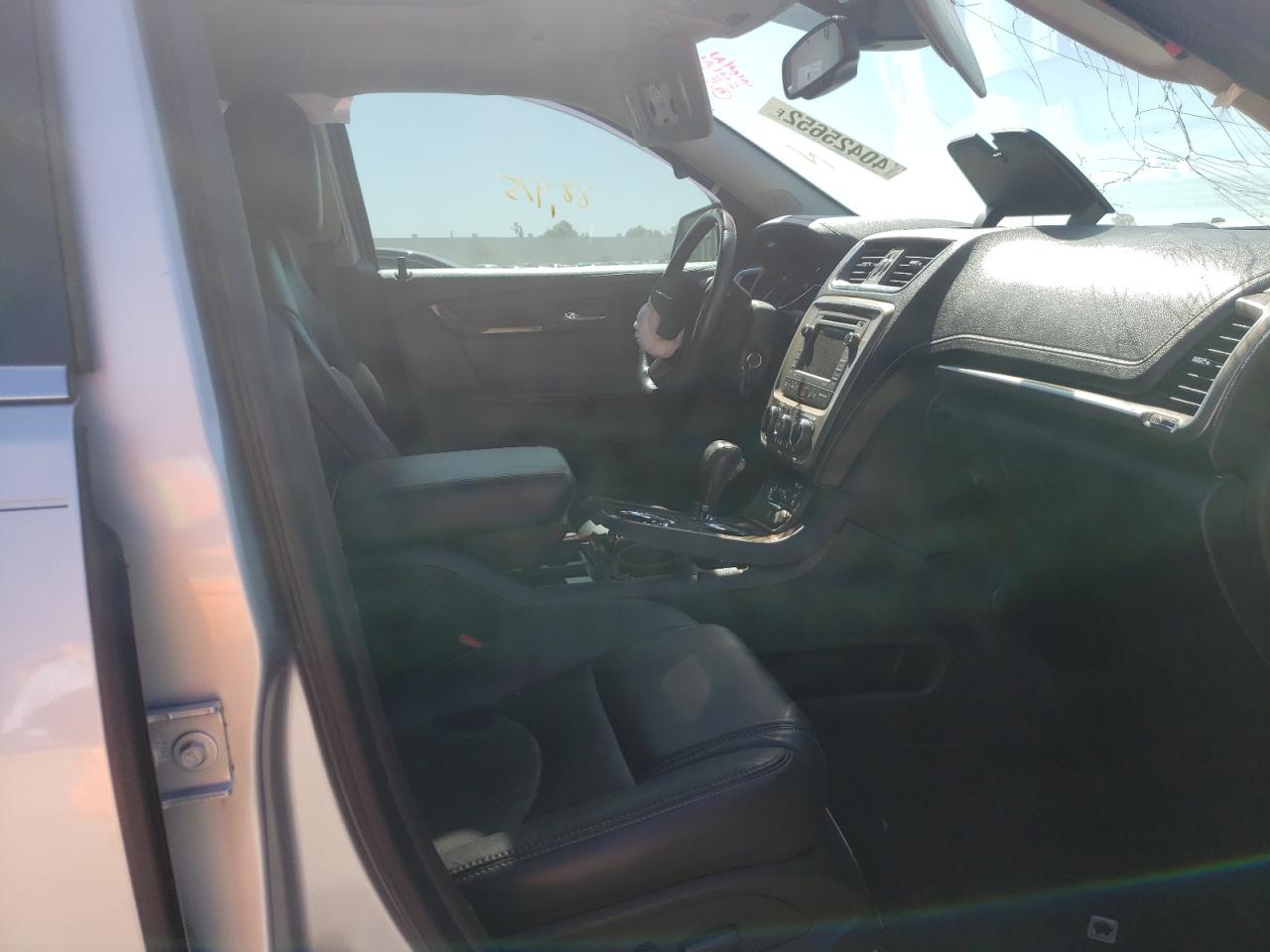 Foto 5 de la subasta – 2016 GMC ACADIA DEN con VIN 1GKKVTKD8GJ177125