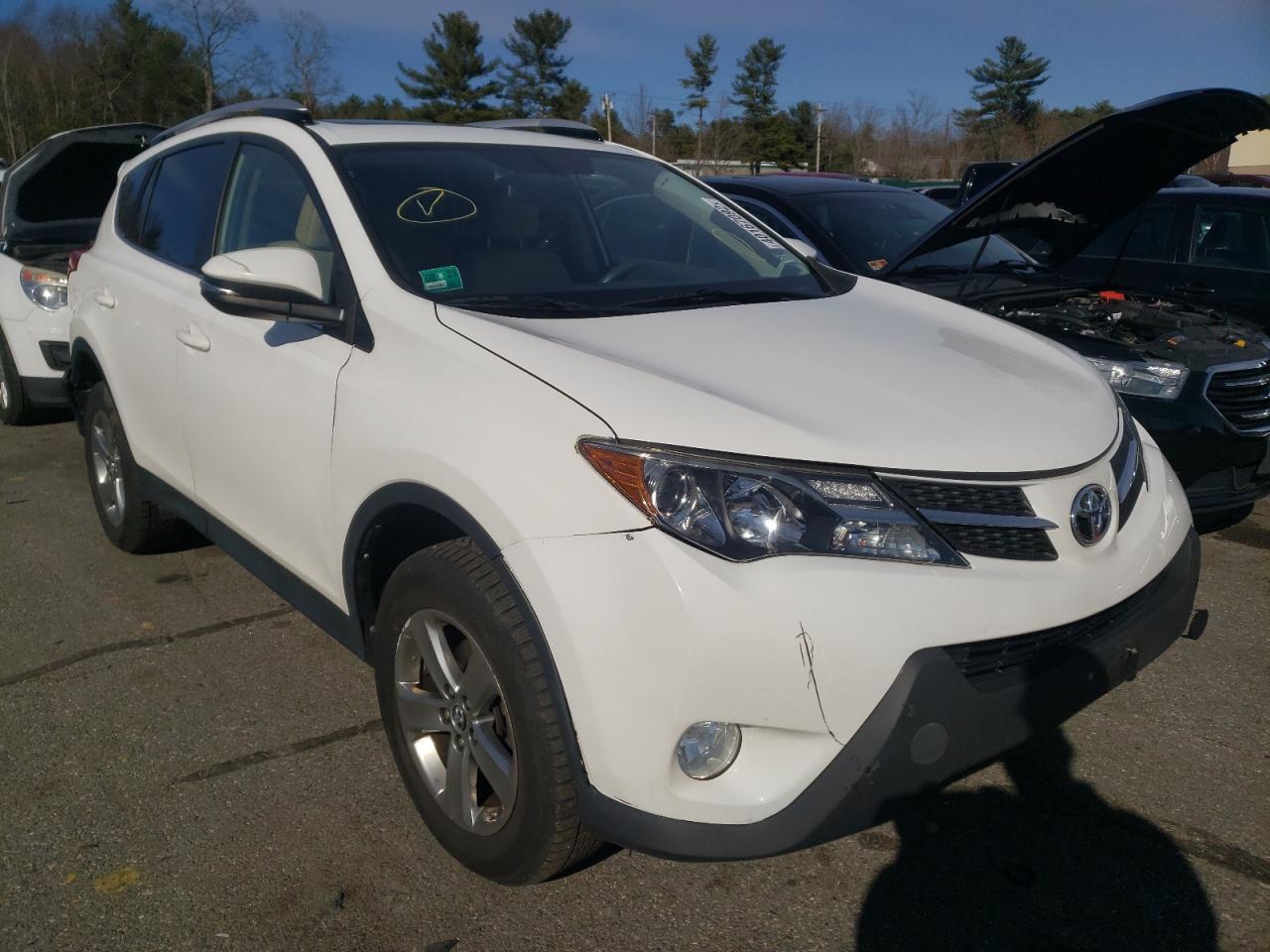 Photo 1 from auction – 2015 TOYOTA RAV4 XLE with VIN JTMRFREVXFD116547