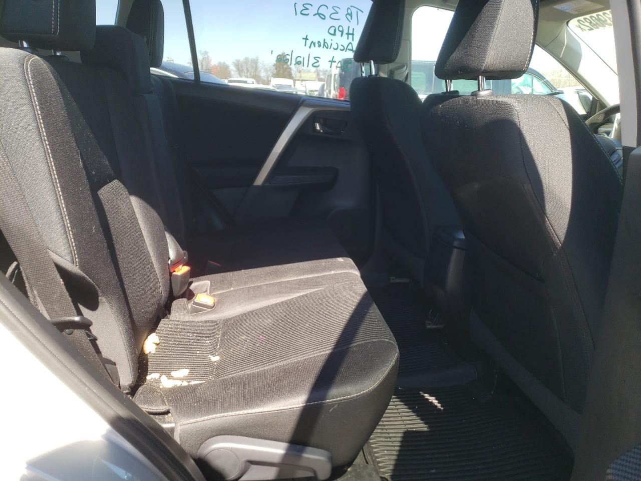 Photo 6 from auction – 2015 TOYOTA RAV4 XLE with VIN 2T3RFREV6FW338585