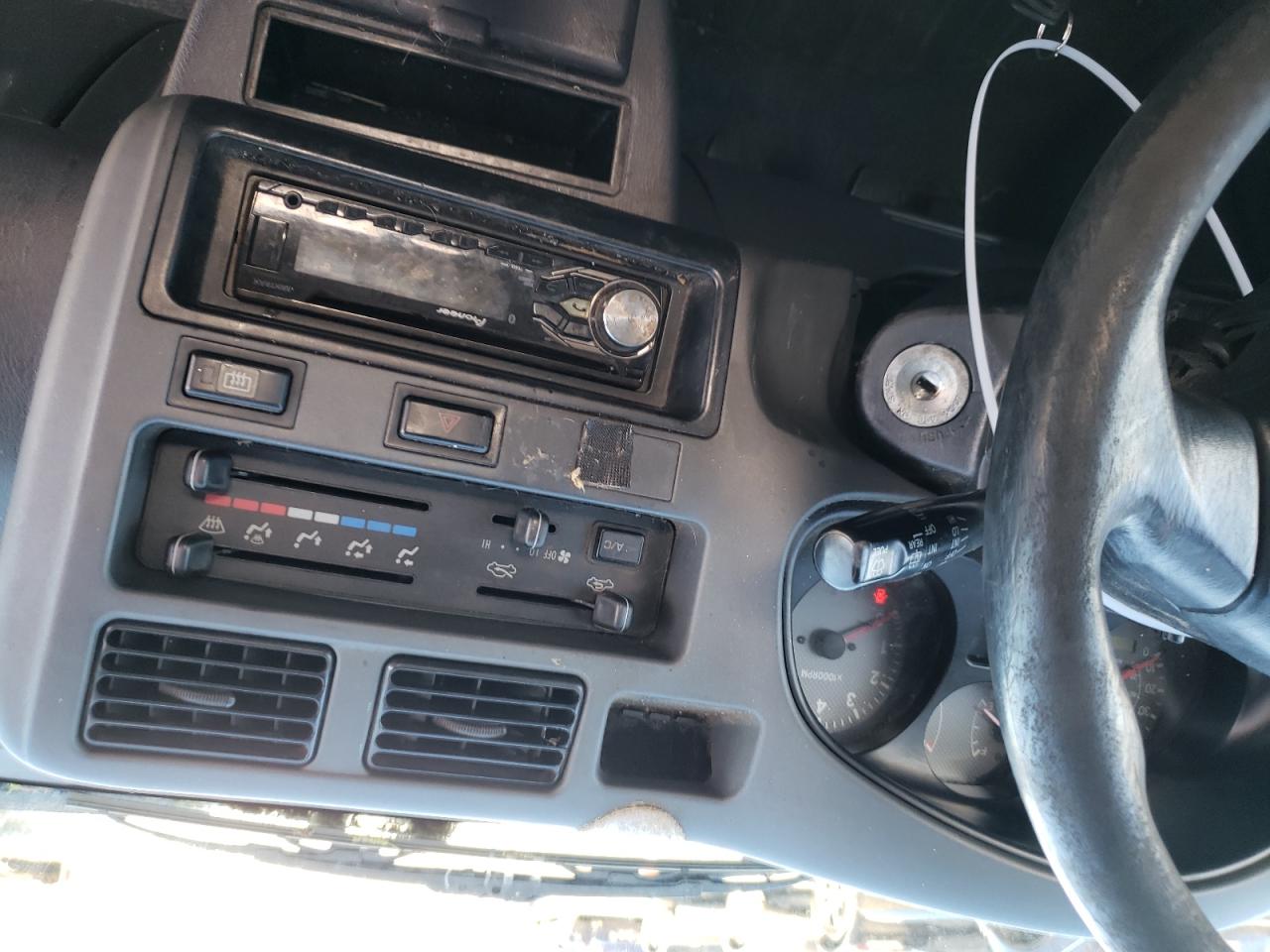 Photo 9 from auction – 1998 TOYOTA RAV4 with VIN JT3GP10V7W0033960