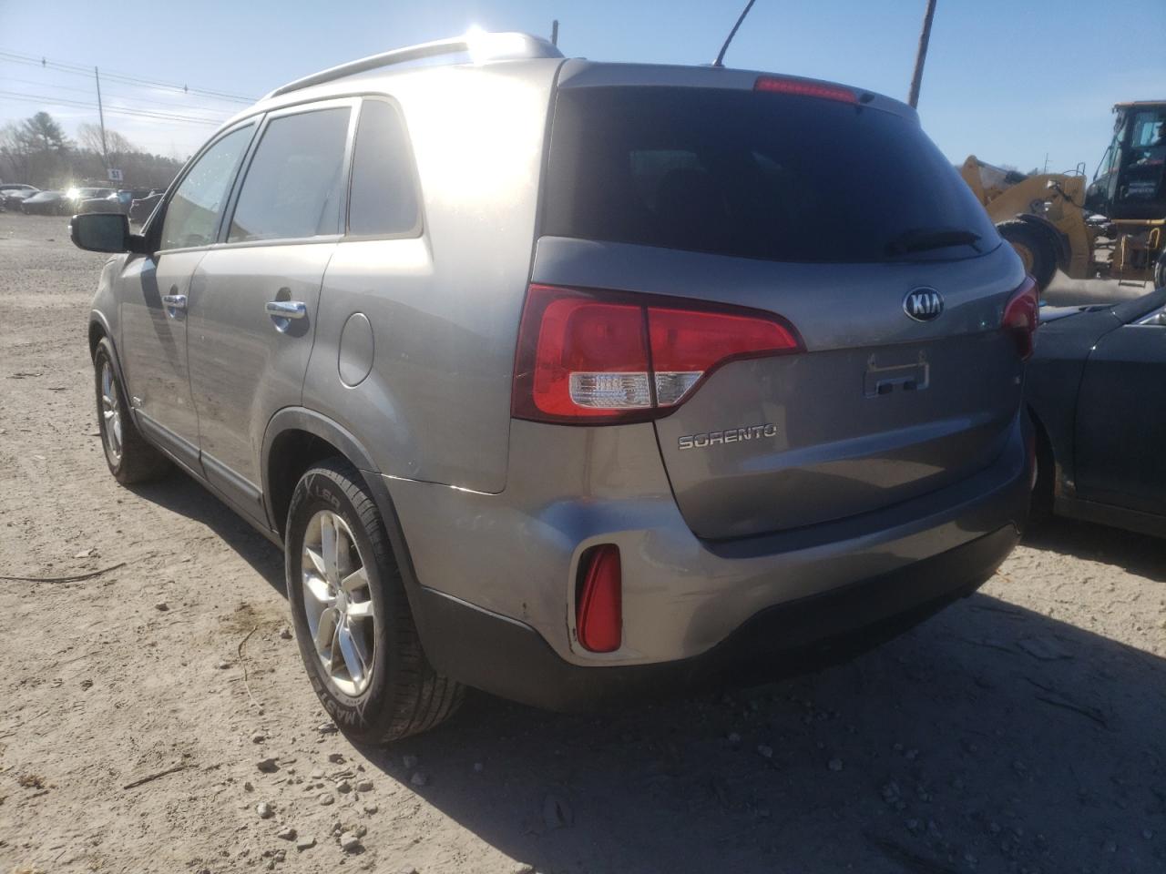 Photo 3 from auction – 2015 KIA SORENTO LX with VIN 5XYKTDA74FG606696
