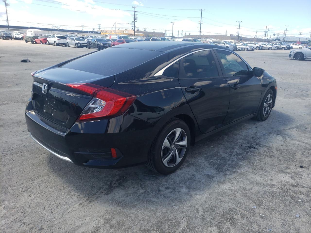 Photo 4 from auction – 2020 HONDA CIVIC LX with VIN 19XFC2F61LE210899