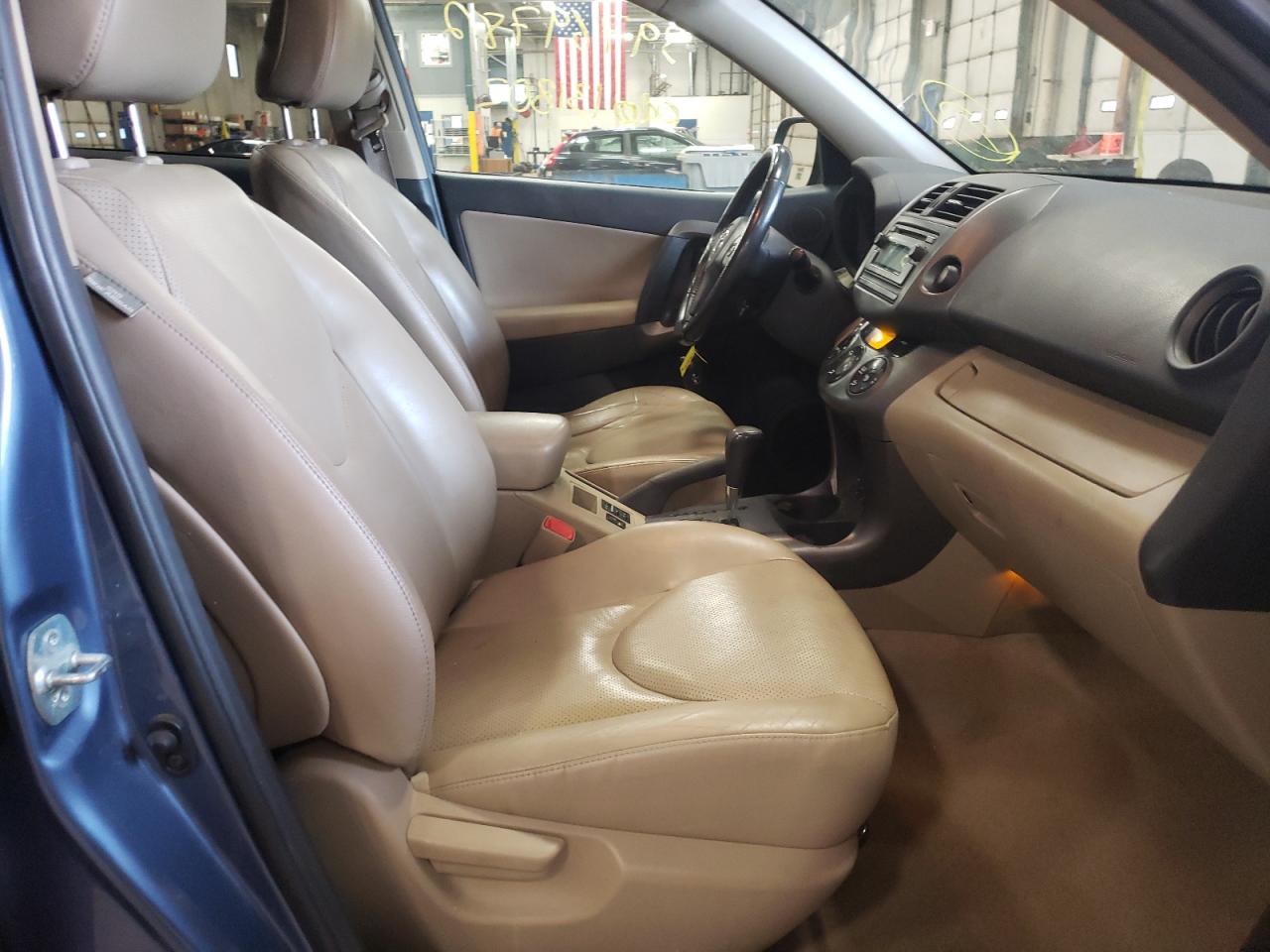 Фото 5 с аукциона – 2012 TOYOTA RAV4 LIMIT с VIN 2T3DF4DV3CW246067