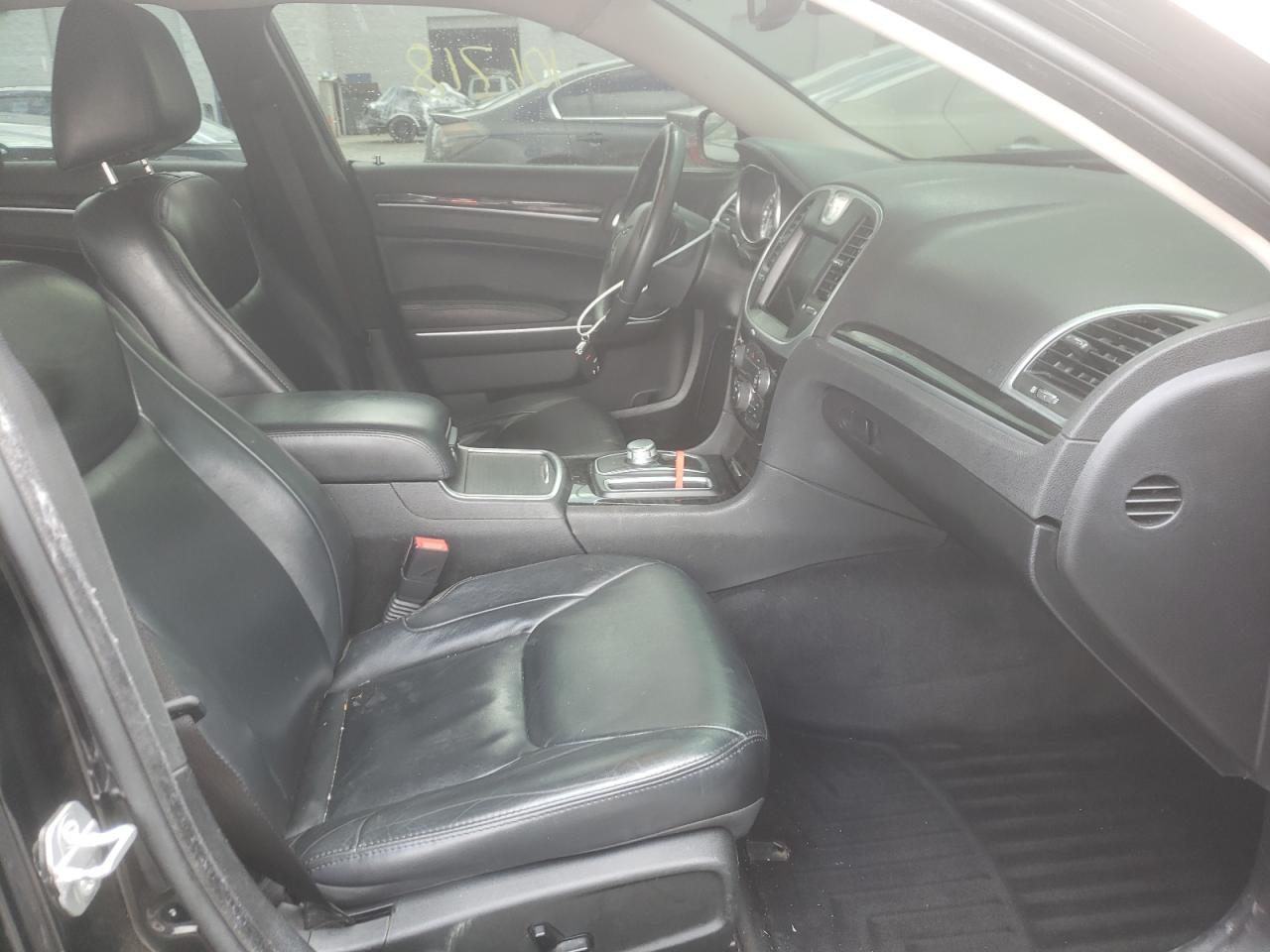 Photo 5 from auction – 2015 CHRYSLER 300 LIMITE with VIN 2C3CCAAG0FH898940