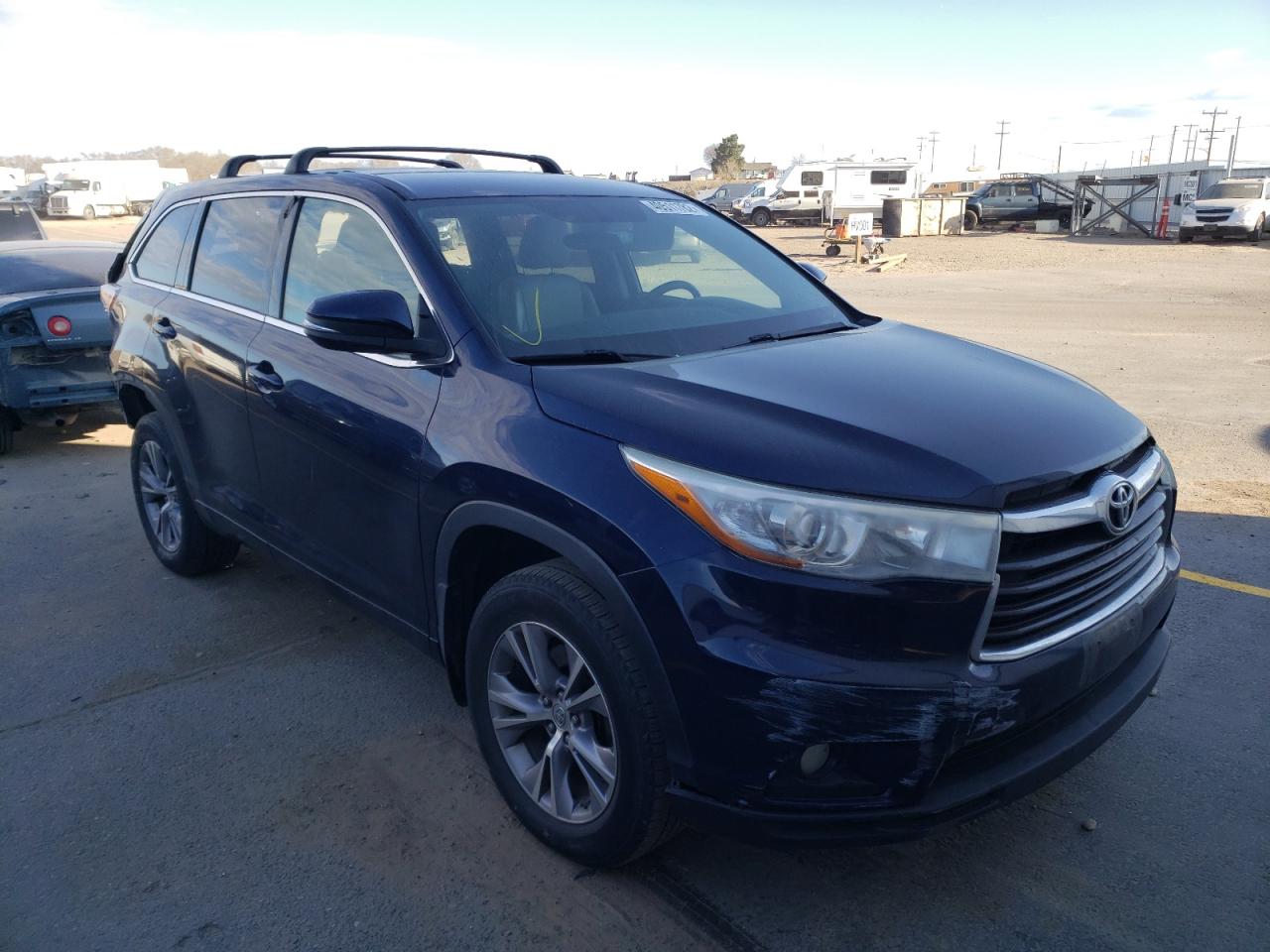 TOYOTA HIGHLANDER 2015 with VIN 5TDBKRFH1FS103065 - Photo from auction